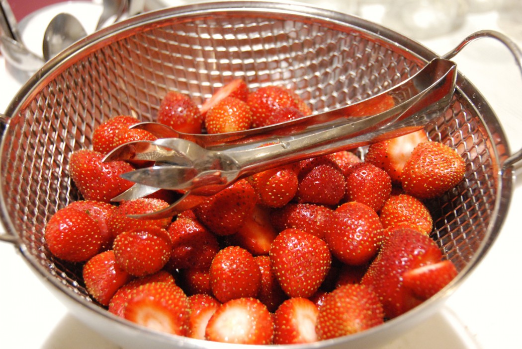 das beste hotel in chania entdeckt casa delfino fruehstueck mit Erdbeeren