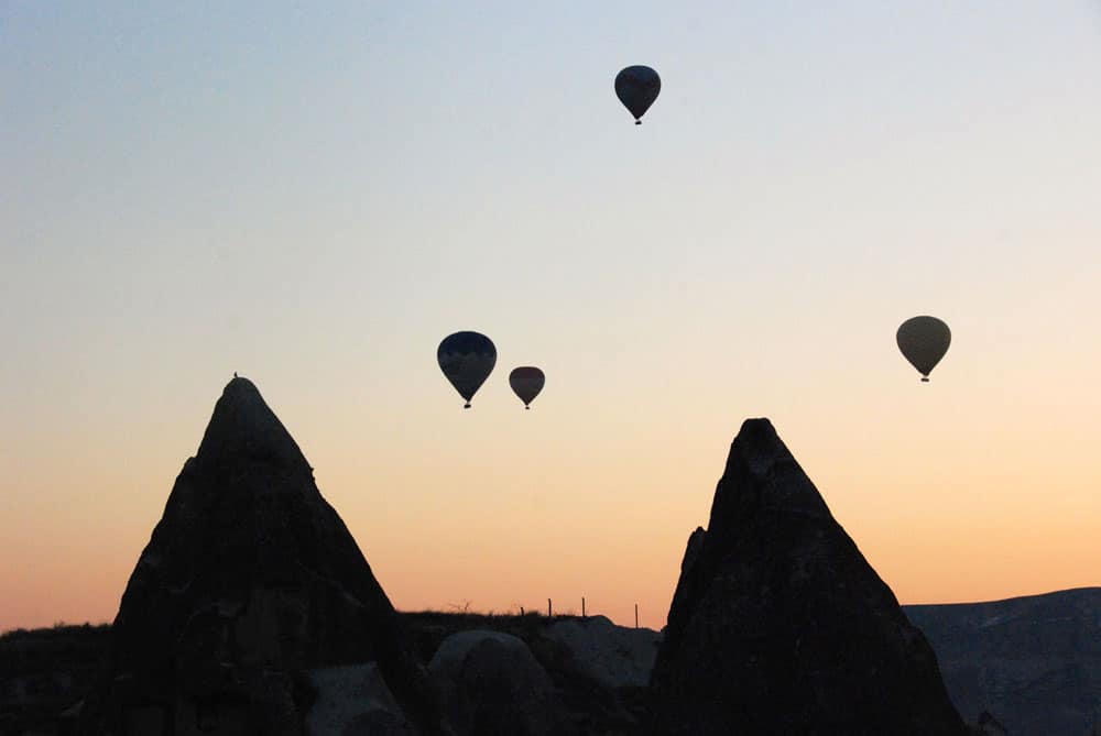 Ballonfahrt in der Morgendämmerung in Kappadokien Türkei