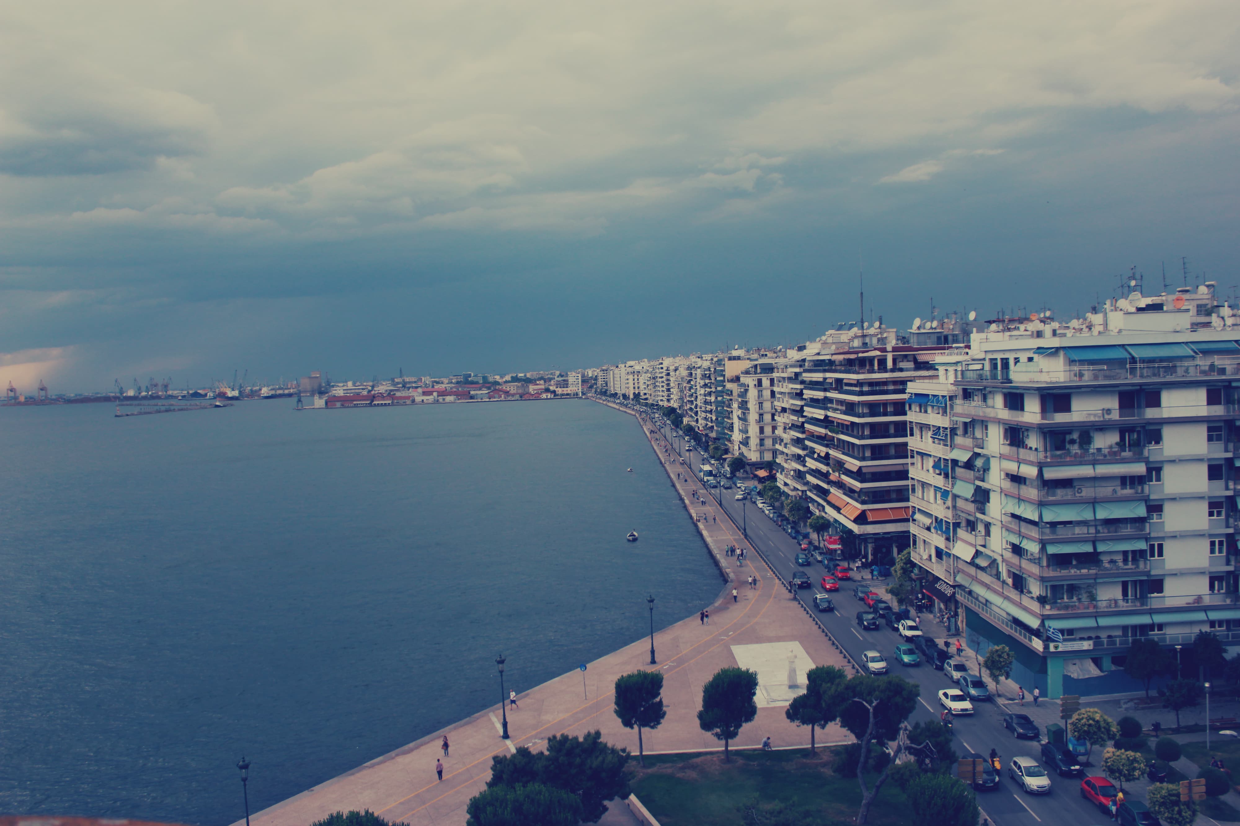 Schoener Ausblick auf das Meer und dei Promenade in Thessaloniki
