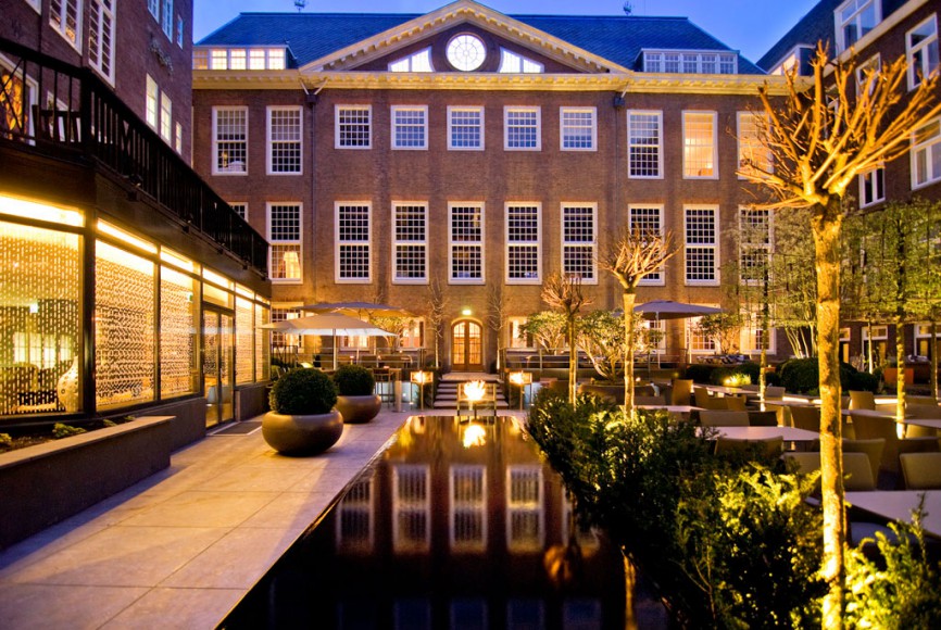 Sofitel-Legend-The-Grand-Amsterdam-Innenhof-abends