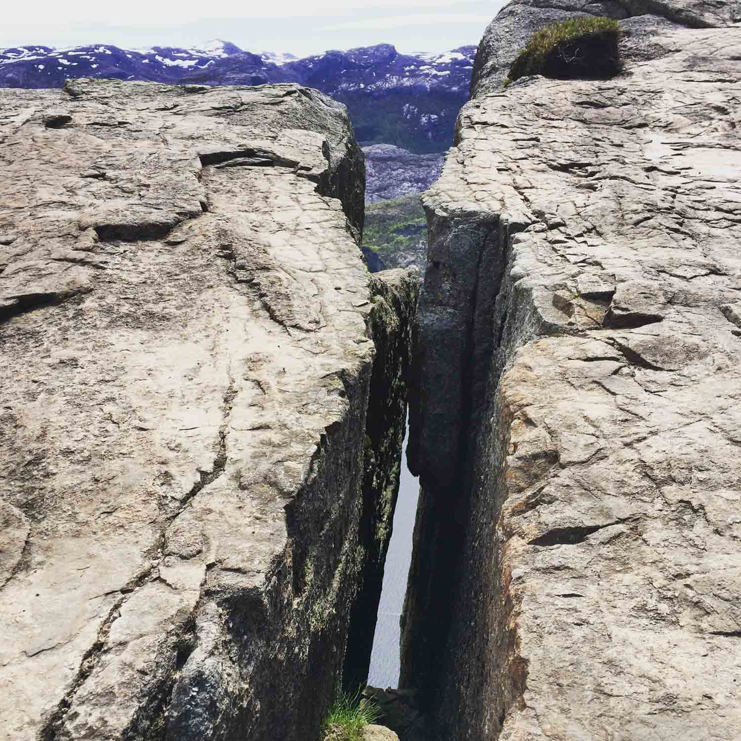 Felsspalte-Preikestolen-Norwegen | LOOPING – Zusammen die Welt entdecken