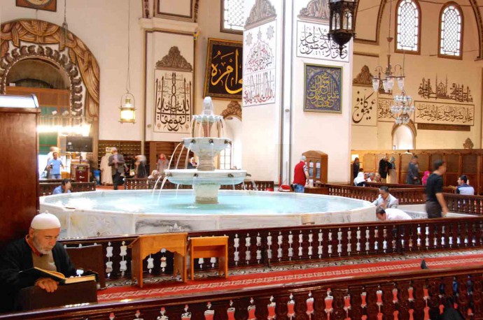 Roadtrip durch die Westtürkei. Unterwegs in Bursa. LOOPING Zusammen