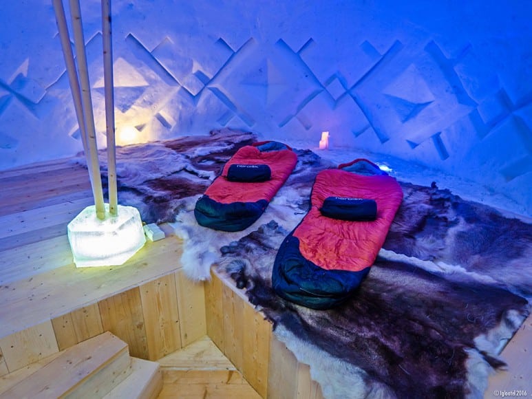 Looping-im-IGLOOTEL_Lappland-Schlafsack-Rentierfelle