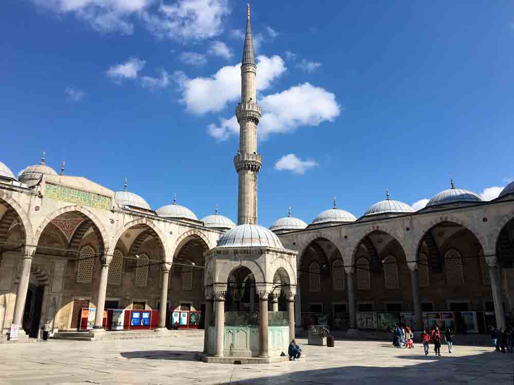 3 Tage Istanbul Reisetipps Innenhof Blaue Moschee