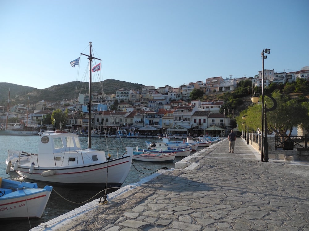 Hafen-griechische-insel-Samos-©looping