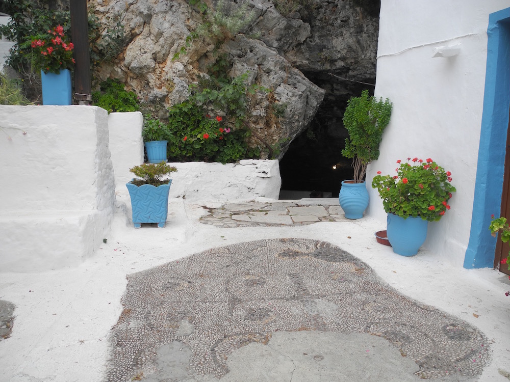 Kloster-Eingang-griechische-insel-Samos-©looping