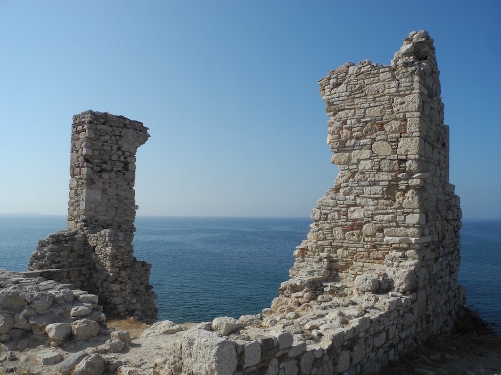 Verfallene-Ruinen-auf-der-griechischen-insel-Samos-©looping