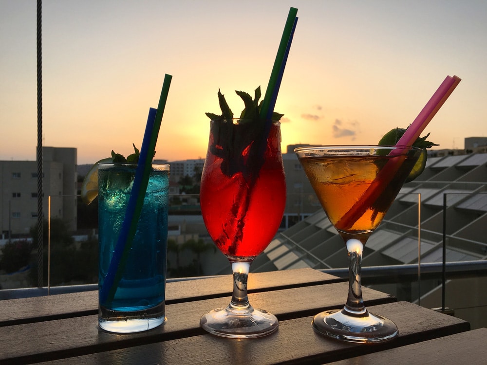 sundowner-cocktail-st-raphael-hotel-limassol-zypern-©looping-magazin