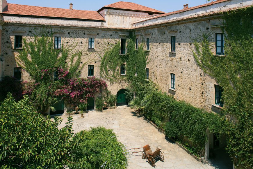 Courtyard-Palazzo-Belmonte