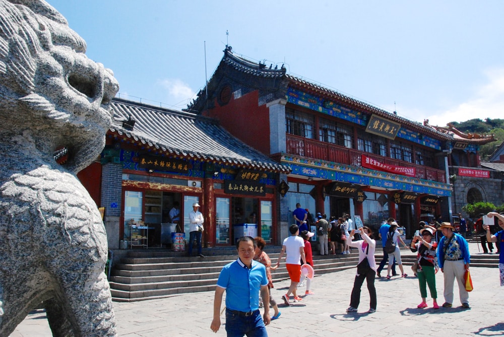 shops-auf-dem-gipfel-des-tai-shan-looping-magazin