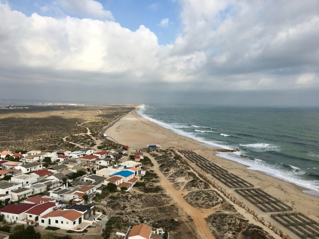 aussicht-vom-leuchtturem-auf-farol-algarve-looping-magazin