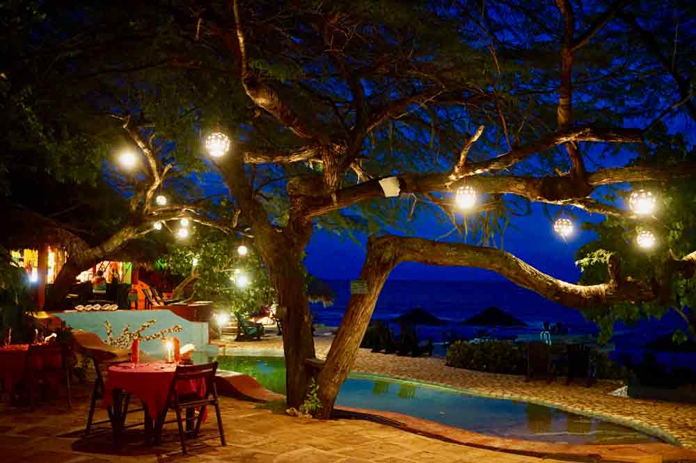 Abends auf de Terrasse von Jakes Hotel auf jamaika