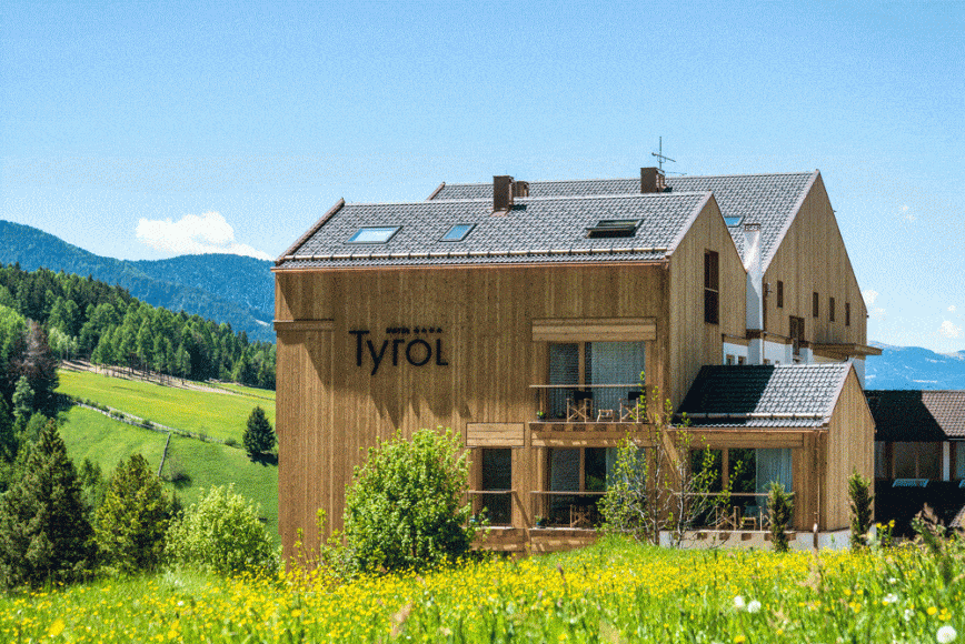 Hotel-Tyrol-seitansicht