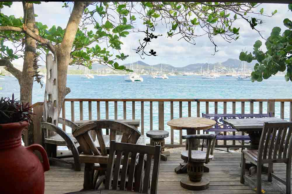 Saint Lucia Ausflugstipps Terrasse vom Restaurant Jambe du Bois auf Pigeon Island