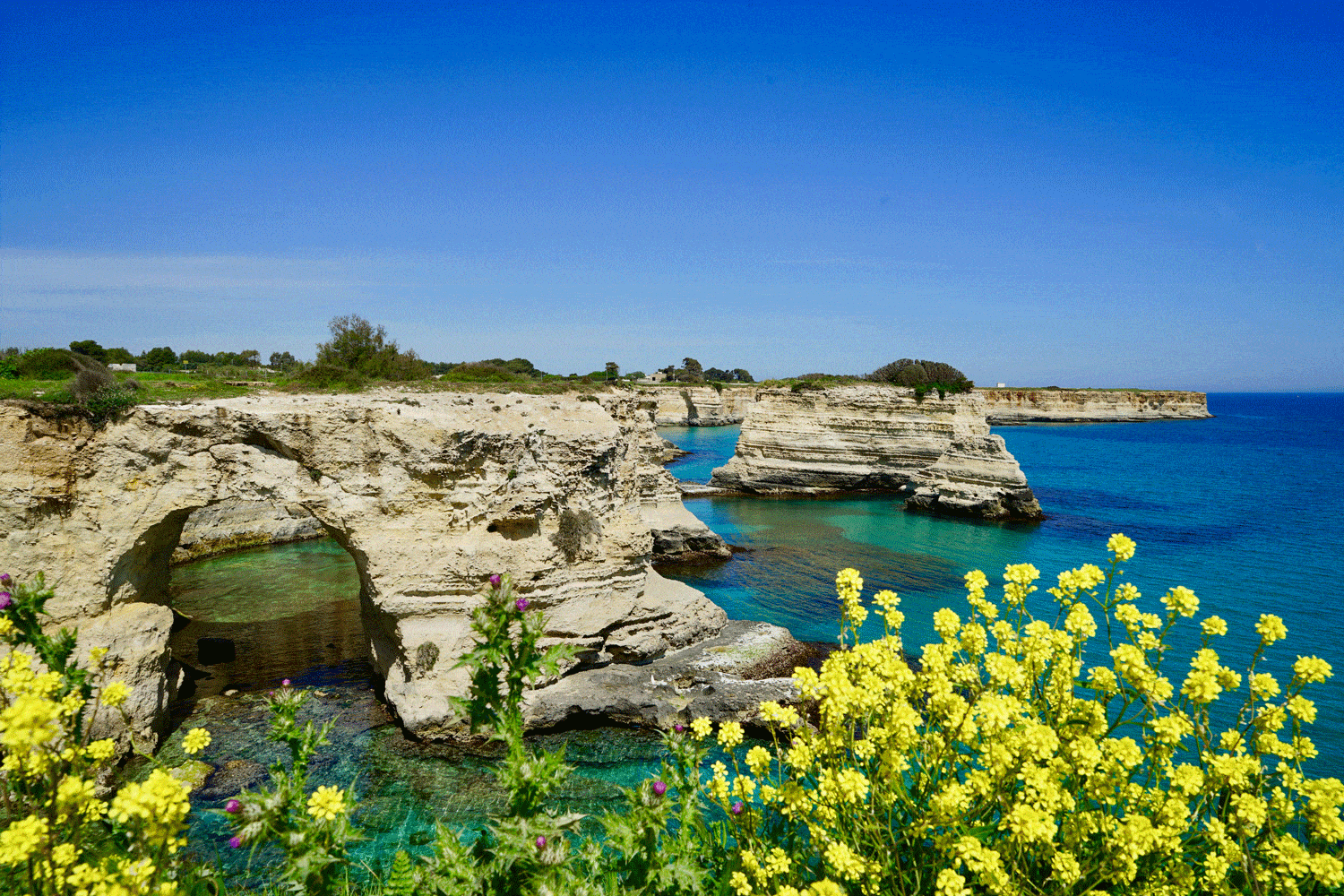 Apulien Reisetipp Sant Andrea, ein Felsenbogen im Meer
