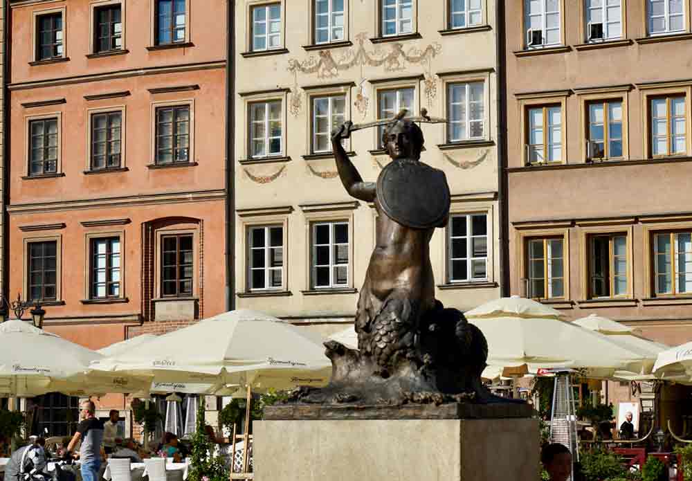 Warschau Altstadt Marktplatz mit der Meerjungfrau dem Wahrzeichen der Stadt