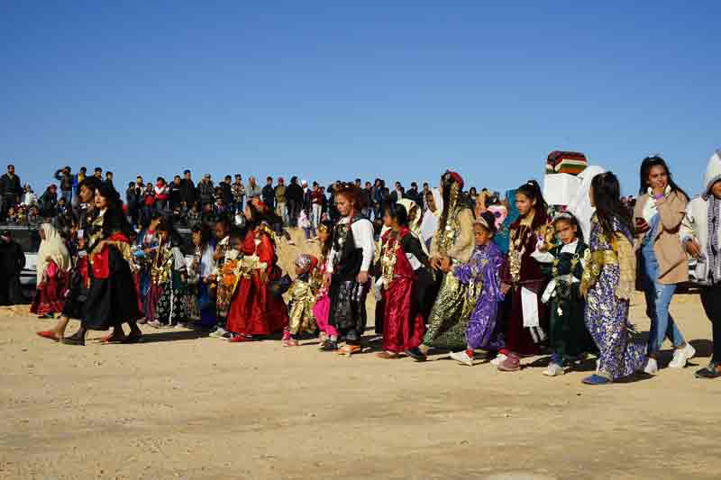 Sahara Festival Douz Umzug Frauen und Maedchen