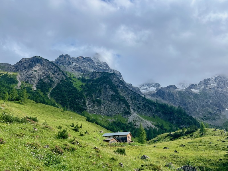 Hüttenwanderung mit Hund Vorarlberg Sarottlahütte